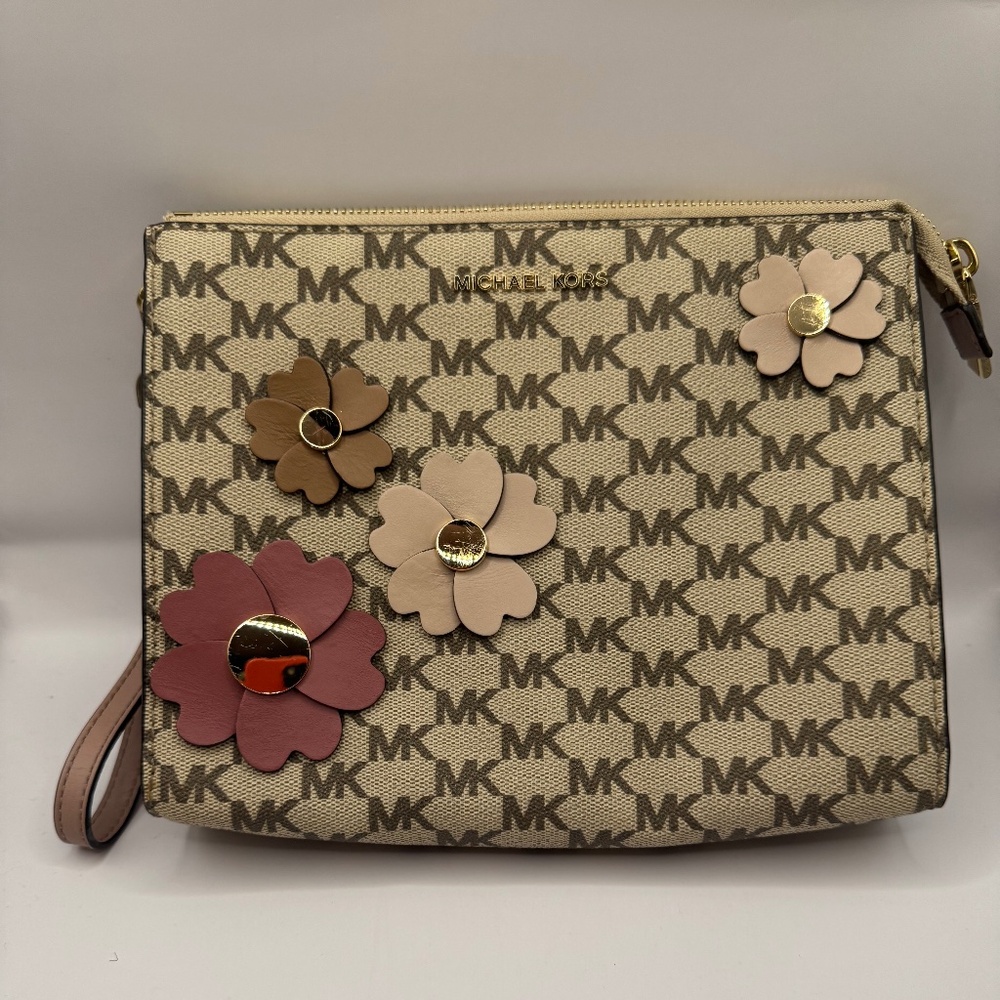 Clutch purse